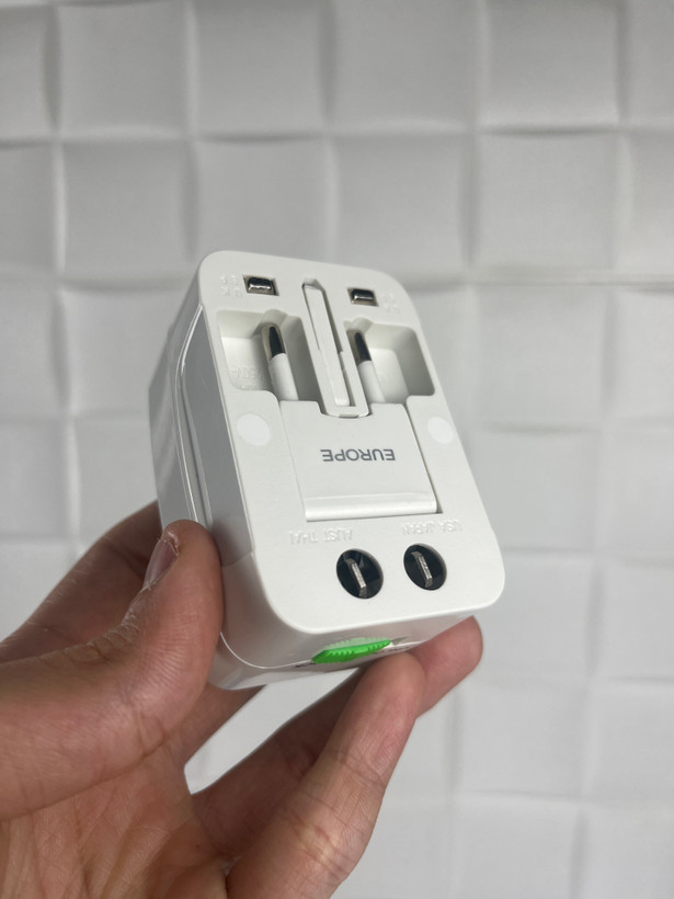 آداپتور مسافرتی همه کاره