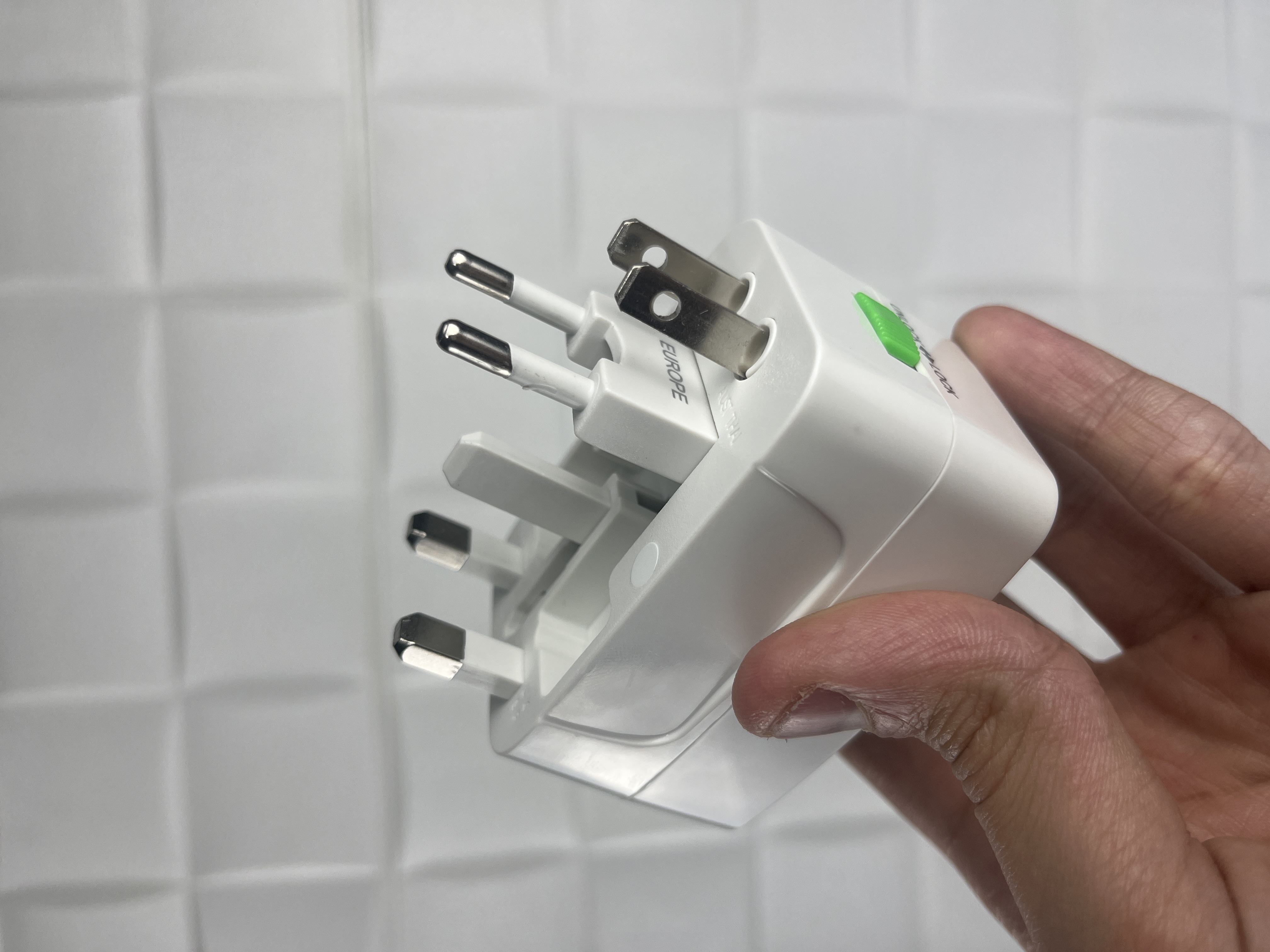 آداپتور مسافرتی همه کاره